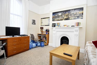 2 bed flat, Napier Terrace, Flat 2, Mutley, Plymouth, PL46ER - Image 3